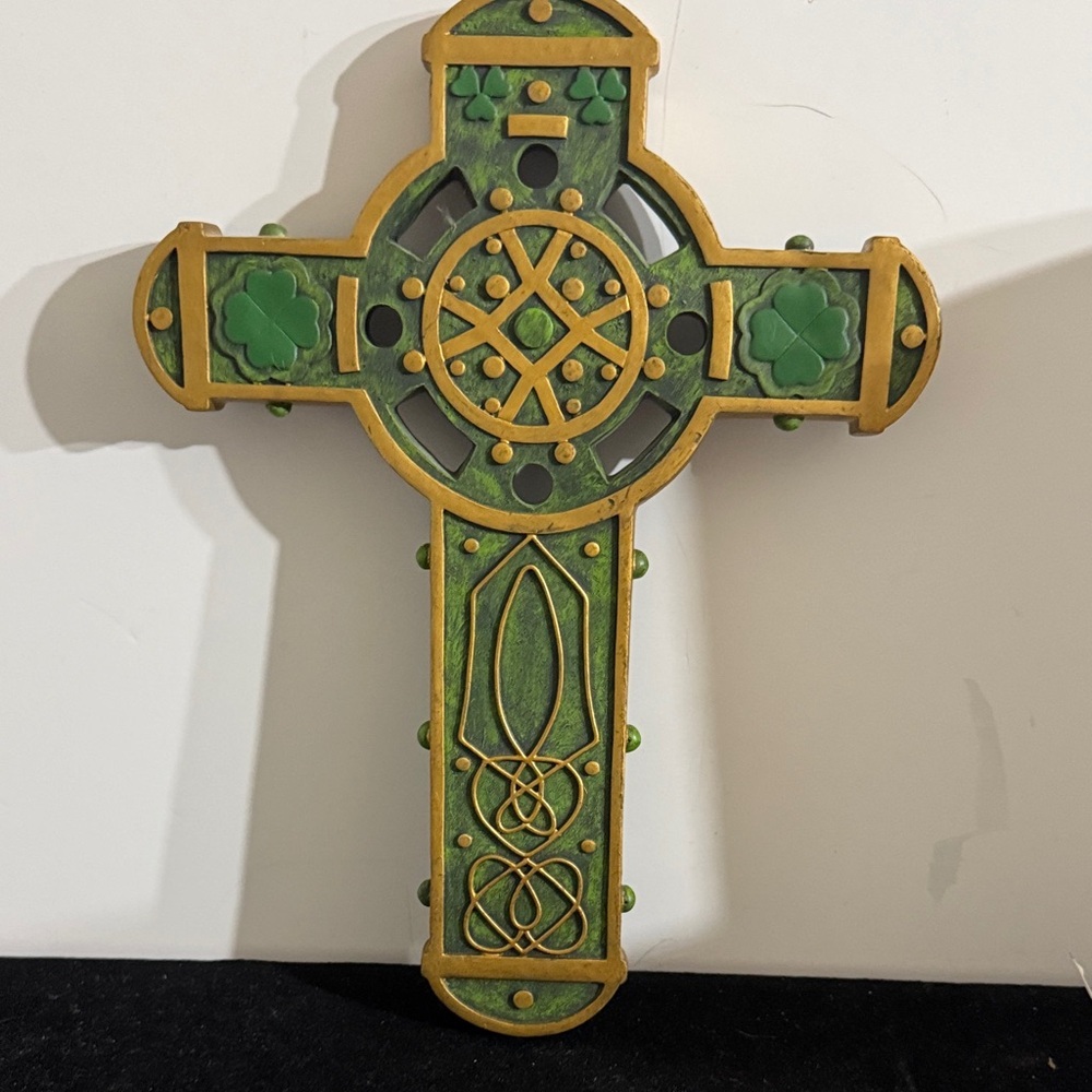 Celtic Cross Wall Decor in Green and Gold - Picture 2 of 7